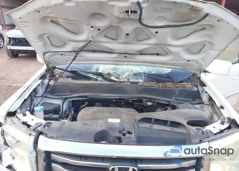 2015 Honda Pilot Touring z USA, uszkodzony, nr VIN 5FNYF3H92FB013641